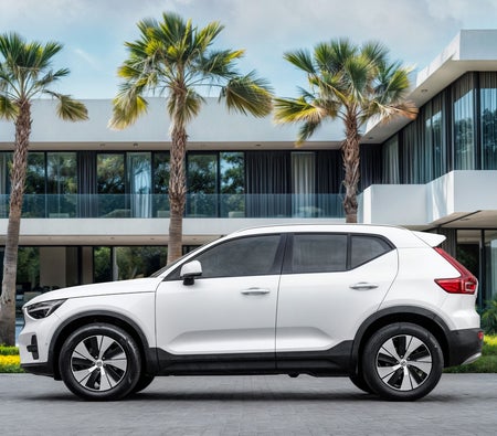 Volvo XC40 2024, photo 2 of 4