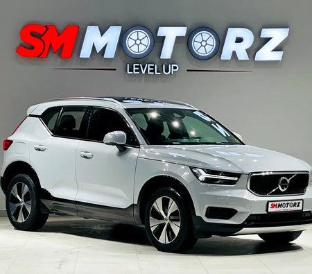 白色的 沃尔沃 XC40 T4 Momentum 2022