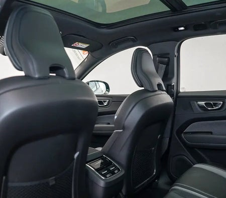 Grau Volvo XC60 B5 Ultimate Dark 2024 Grau Volvo XC60 B5 Ultimate Dark 2024