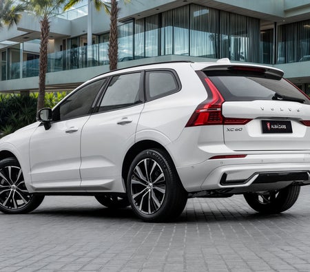 أبيض فولفو XC60 B5 Ultimate Dark 2024