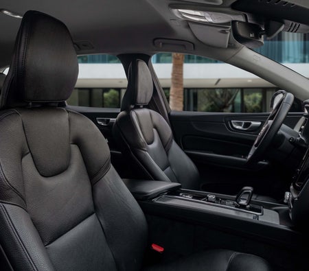 zwart Volvo XC60 CORE 2023 zwart Volvo XC60 CORE 2023