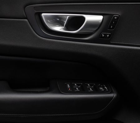 zwart Volvo XC60 CORE 2023 zwart Volvo XC60 CORE 2023