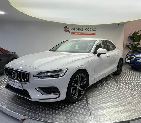 White Volvo S60 T8 Recharge R-Design 2021 White Volvo S60 T8 Recharge R-Design 2021