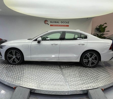 White Volvo S60 T8 Recharge R-Design 2021 White Volvo S60 T8 Recharge R-Design 2021