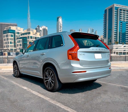 Silver Volvo XC90 2022