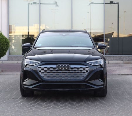 Black Audi Q8 e tron 2024