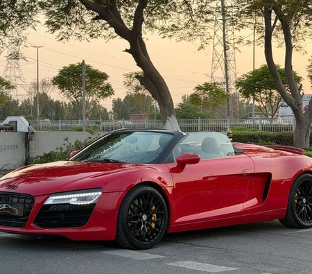 Red Audi R8 Spyder 2016