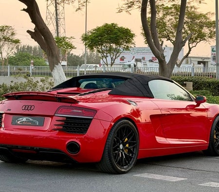 Red Audi R8 Spyder 2016