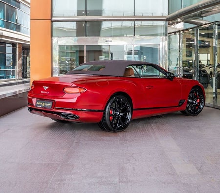 Rouge Bentley Continental 2023