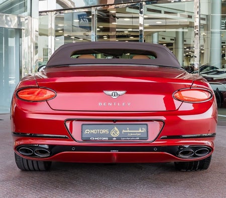 Rouge Bentley Continental 2023