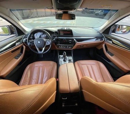 Blau BMW 520 2019