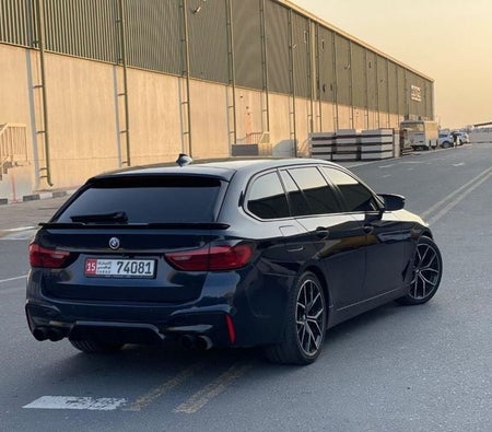 Blau BMW 520 2019