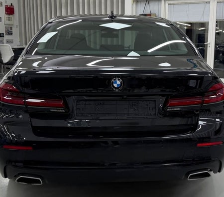 Negro BMW 520 2021