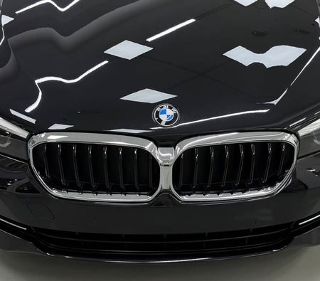 Negro BMW 520 2021