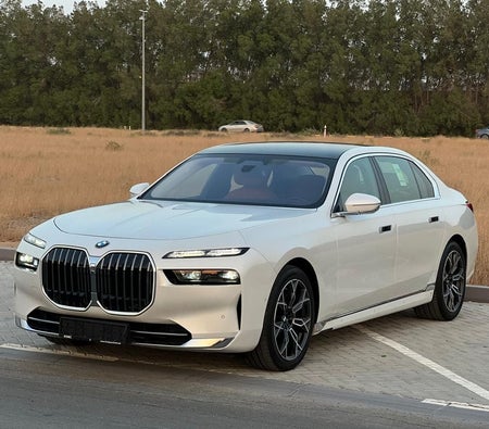 Bianca BMW 735i 2026