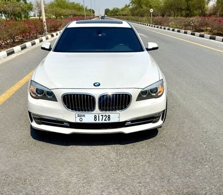Bianca BMW 740i 2016