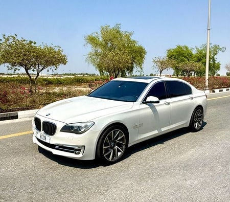 Bianca BMW 740i 2016