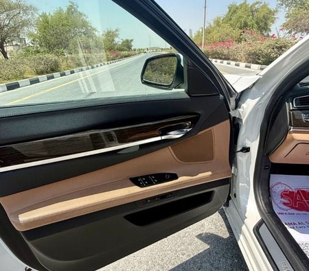 Bianca BMW 740i 2016