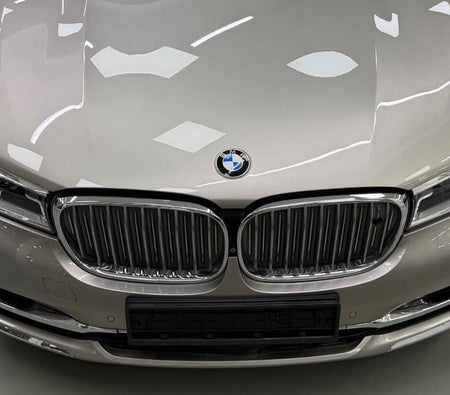 Silver BMW 750i 2016