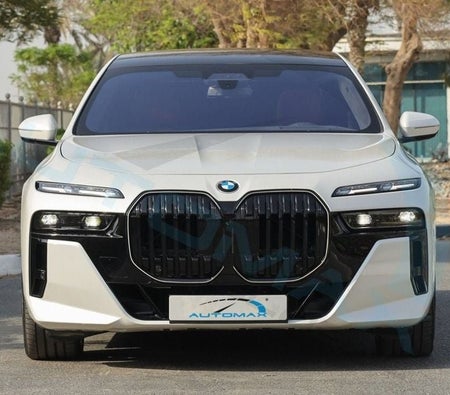 أبيض بي إم دبليو  760 آي 2026