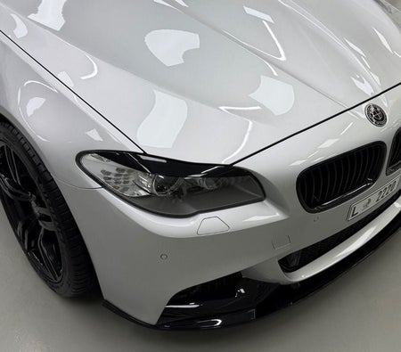 فضي بي إم دبليو  M 550i 2012