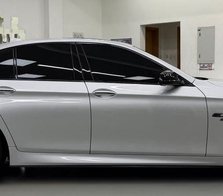 فضي بي إم دبليو  M 550i 2012
