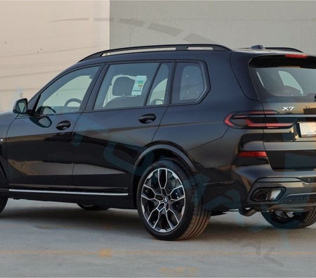 Siyah BMW X7 2026