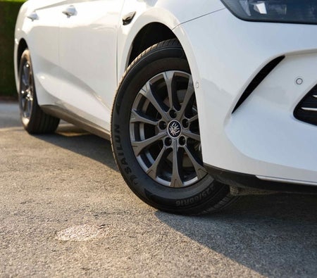Weiß BYD Qin L DM i 2025