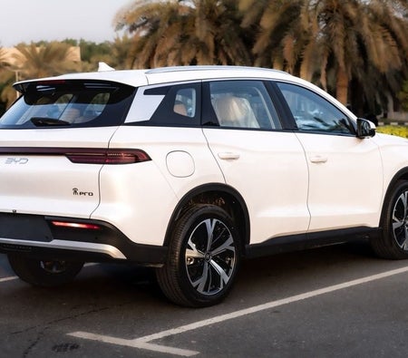 Белый BYD Song Pro 2025 год