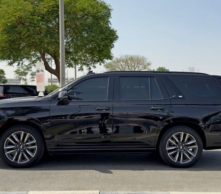 Черный Cadillac Escalade 2023 год