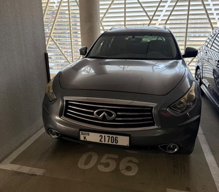 Used Infiniti QX70 Luxury in Dubai