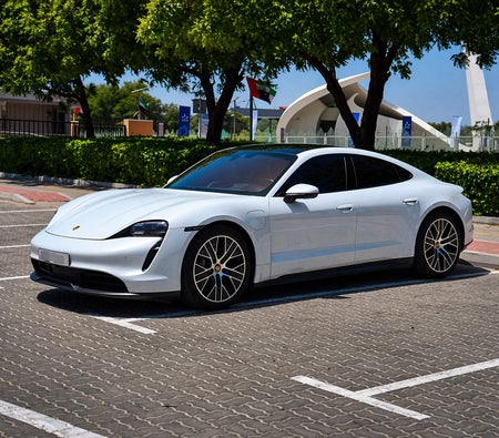 Utilisé Porsche Taycan Base en Dubai