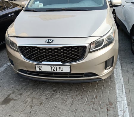 Usato Kia Sedona LX in Dubai