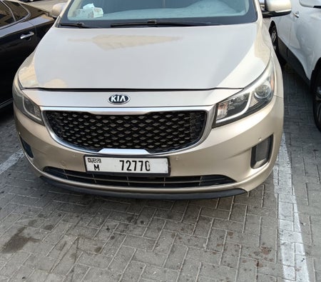 Gebruikt Kia Sedona LX in Dubai