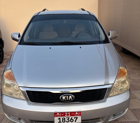 Usato Kia Grand Carnival LX in Abu Dhabi
