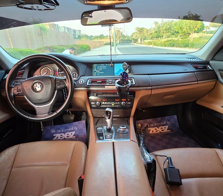 BMW 730Li  2011, photo 3 of 4