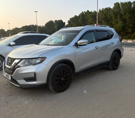 Nissan Rogue SV 2018, photo 1 of 4