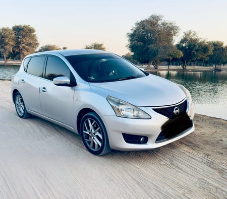 Nissan Tiida  2014, photo 1 of 4