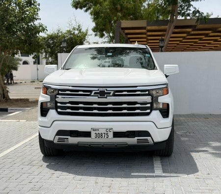 Белый Chevrolet Silverado 2024 год