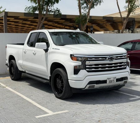 Белый Chevrolet Silverado 2024 год