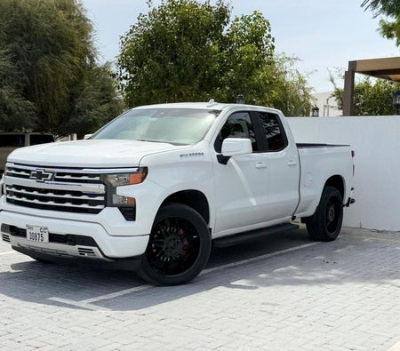 Белый Chevrolet Silverado 2024 год Белый Chevrolet Silverado 2024 год
