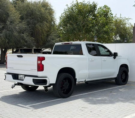 Белый Chevrolet Silverado 2024 год Белый Chevrolet Silverado 2024 год