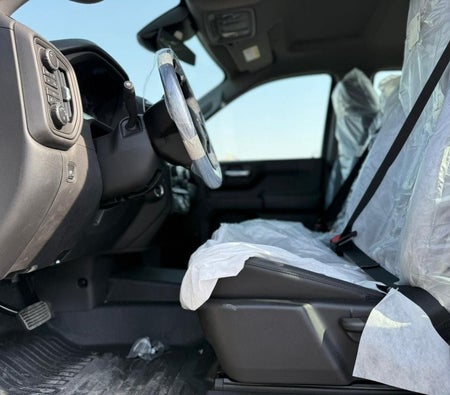 wit Chevrolet Silverado 2025