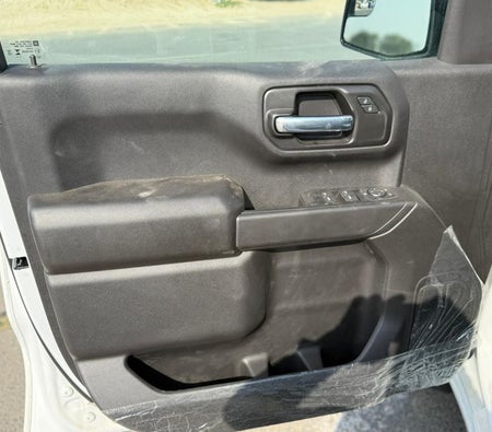 wit Chevrolet Silverado 2025