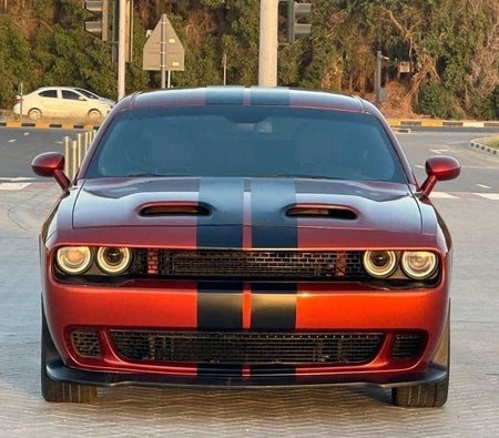 Оранжевый Dodge Challenger 2020 год Оранжевый Dodge Challenger 2020 год
