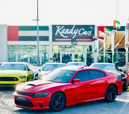 Красный Dodge Charger 2022 год Красный Dodge Charger 2022 год