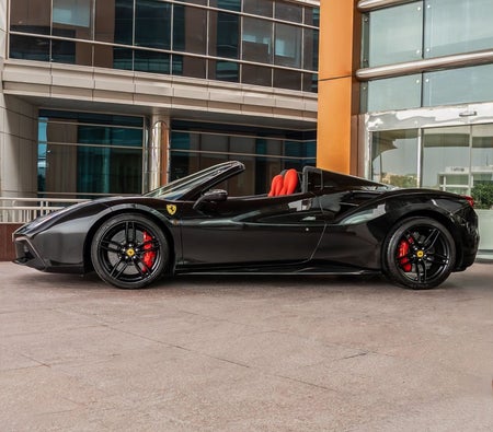 Schwarz Ferrari SF90 Stradale 2018