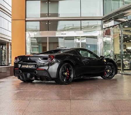 Schwarz Ferrari SF90 Stradale 2018