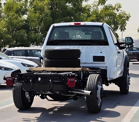Белый Ford F 550 2026 Белый Ford F 550 2026