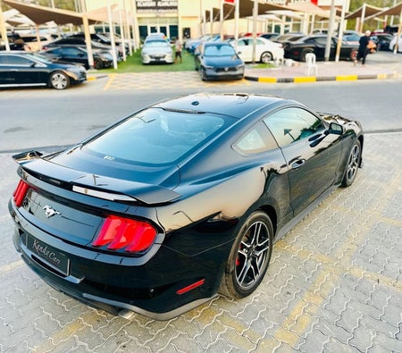 Черный Ford Mustang 2019 год Черный Ford Mustang 2019 год
